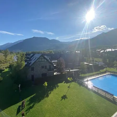 Familiar En Benasque Apartamento *