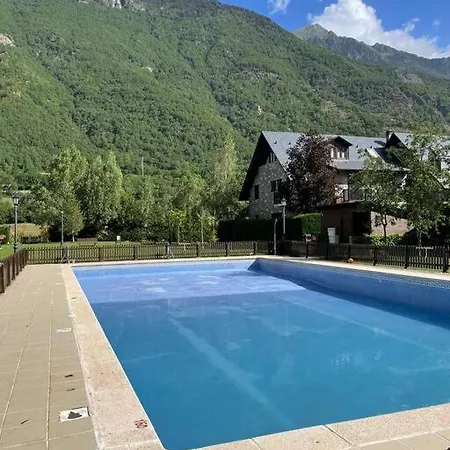 Familiar En Benasque Apartamento